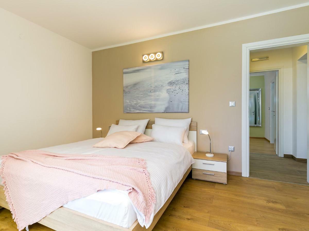 Pool Premium Apartment Врсар Экстерьер фото